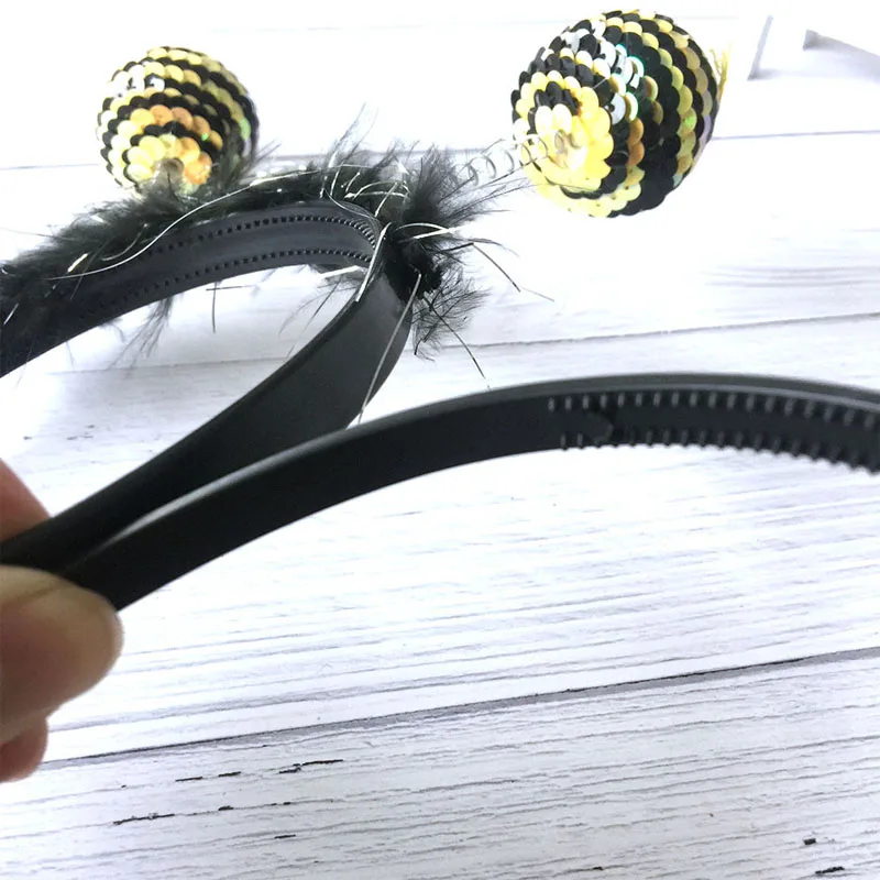 

Adorable Animal Bee Headwear Alien Hair Hoop for Halloween Costume Birthday Party Performance Outfit