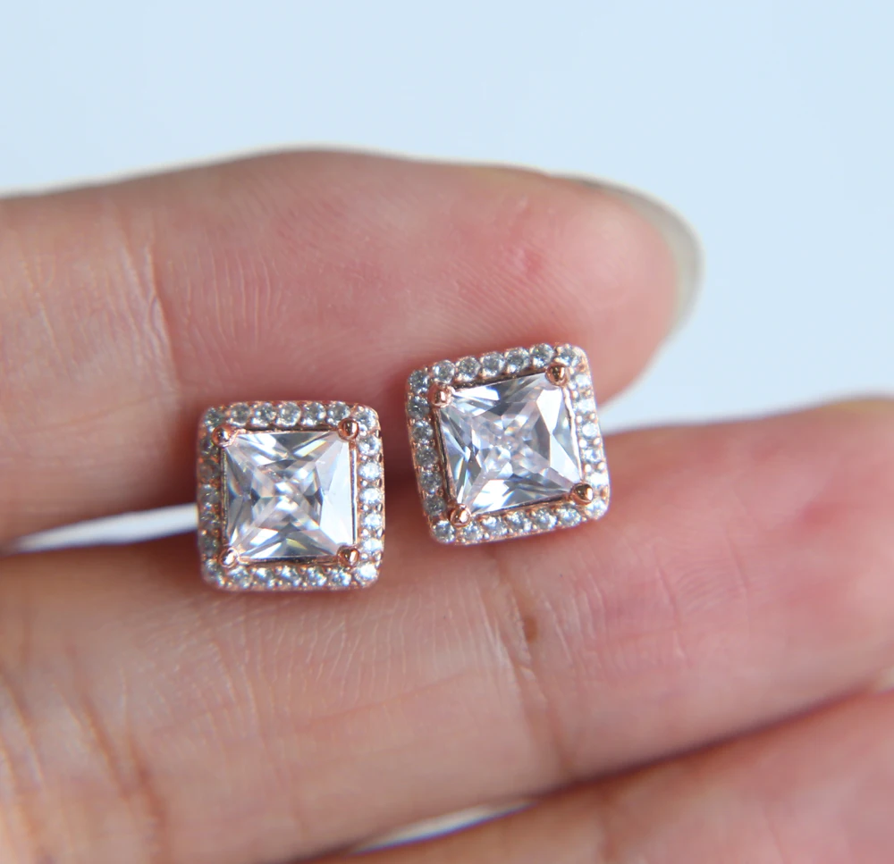 Сверкающие квадратные серьги-гвоздики цвета розового золота с сердечками и