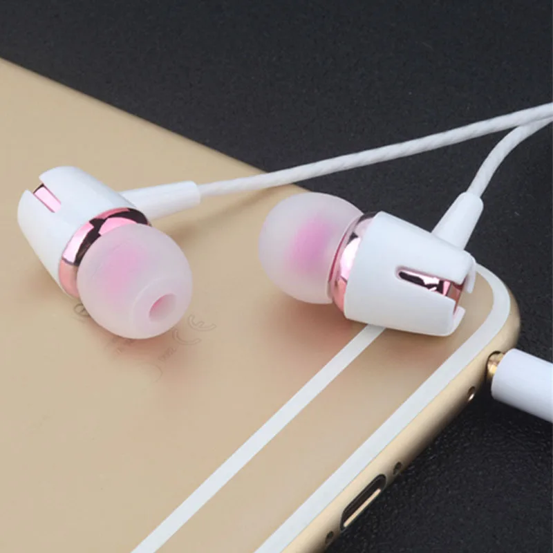 Оптовая продажа In ear спортивные наушники с микрофоном для Мобильный телефон