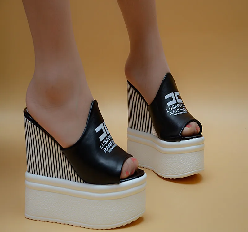 Летние новые женские тапочки увеличенная подошва маффинов водонепроницаемые