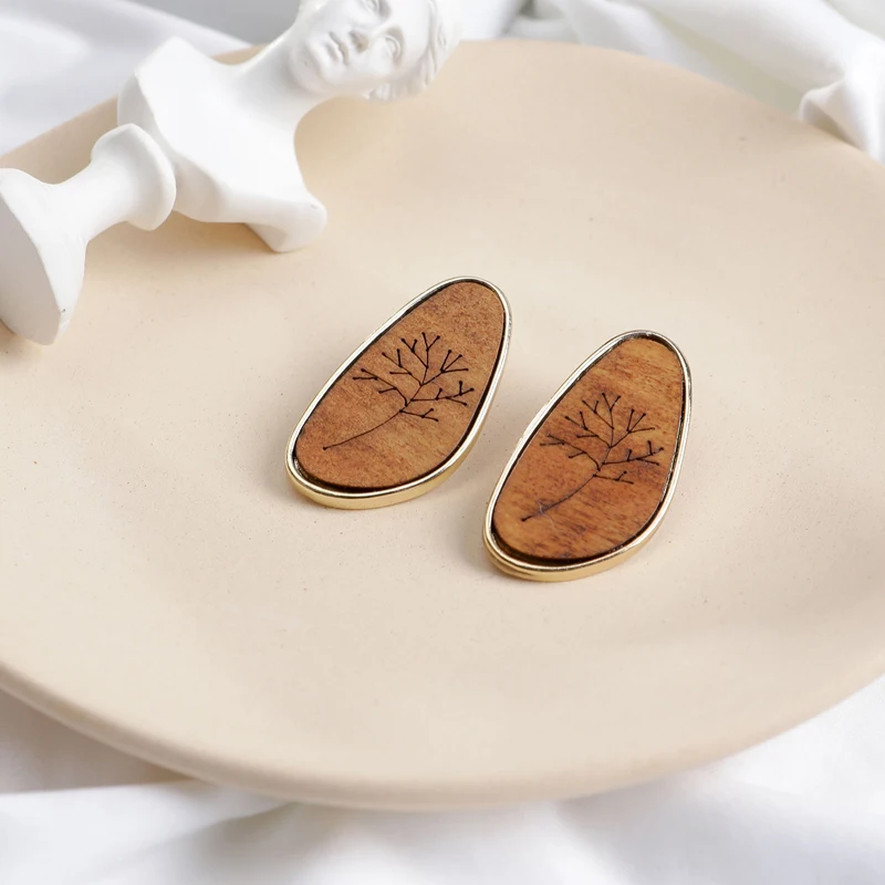 SRCOI новинка Европейский дизайн абстрактное лицо простые деревянные серьги Ретро