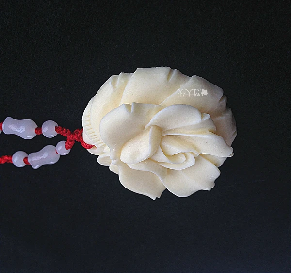 Женская цепочка на свитер с розами кулон подвеской из яка цвета слоновой кости