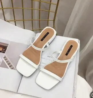 white Новые летние женские шлепанцы, модная женская обувь на низком квадратном каблуке, женские шлепанцы, белые, черные летние туфли - Цвет: white