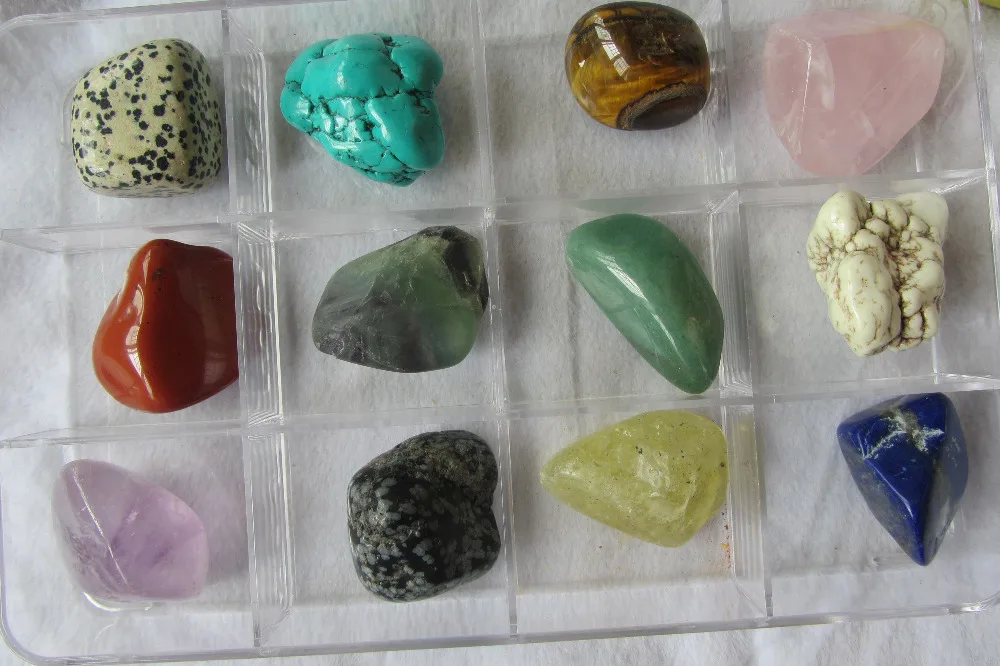 В трех коробках камни. Разные камни. Коллекция различных камней. Коробочки для камней. Коллекция камней окружающий мир.