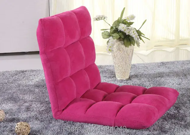 Небольшой диван стул погремушка одного татами пол окна и раскладной кровать