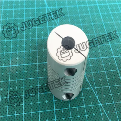 Зажимная Муфта с 8 на M12 винт |