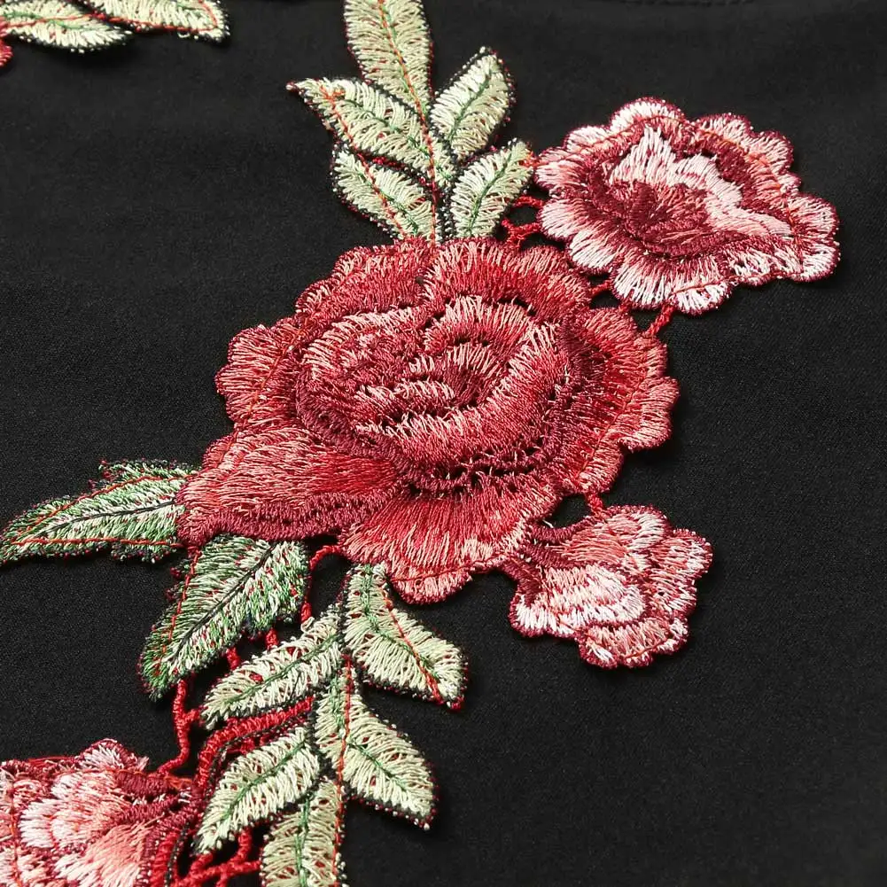 Женское кружевное мини платье с цветочной вышивкой черное/Белое трапеция