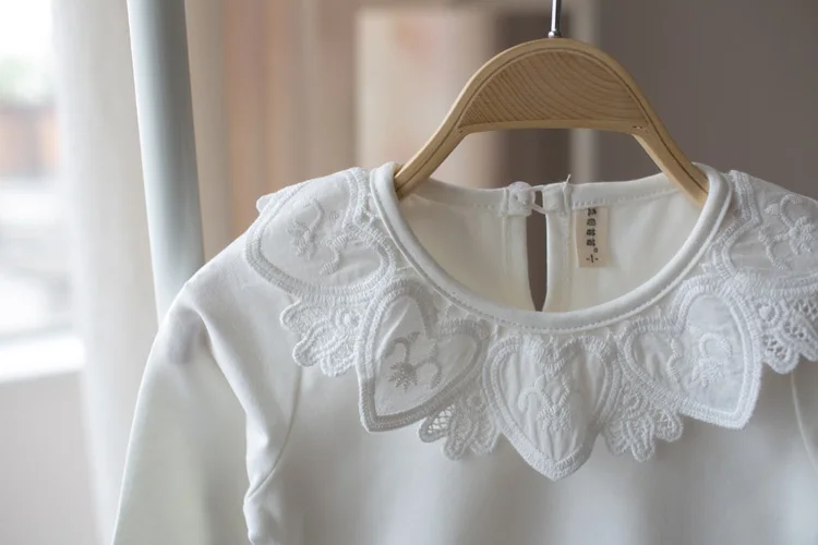 Детская футболка с длинным рукавом белая кружевная для девочек на весну и осень