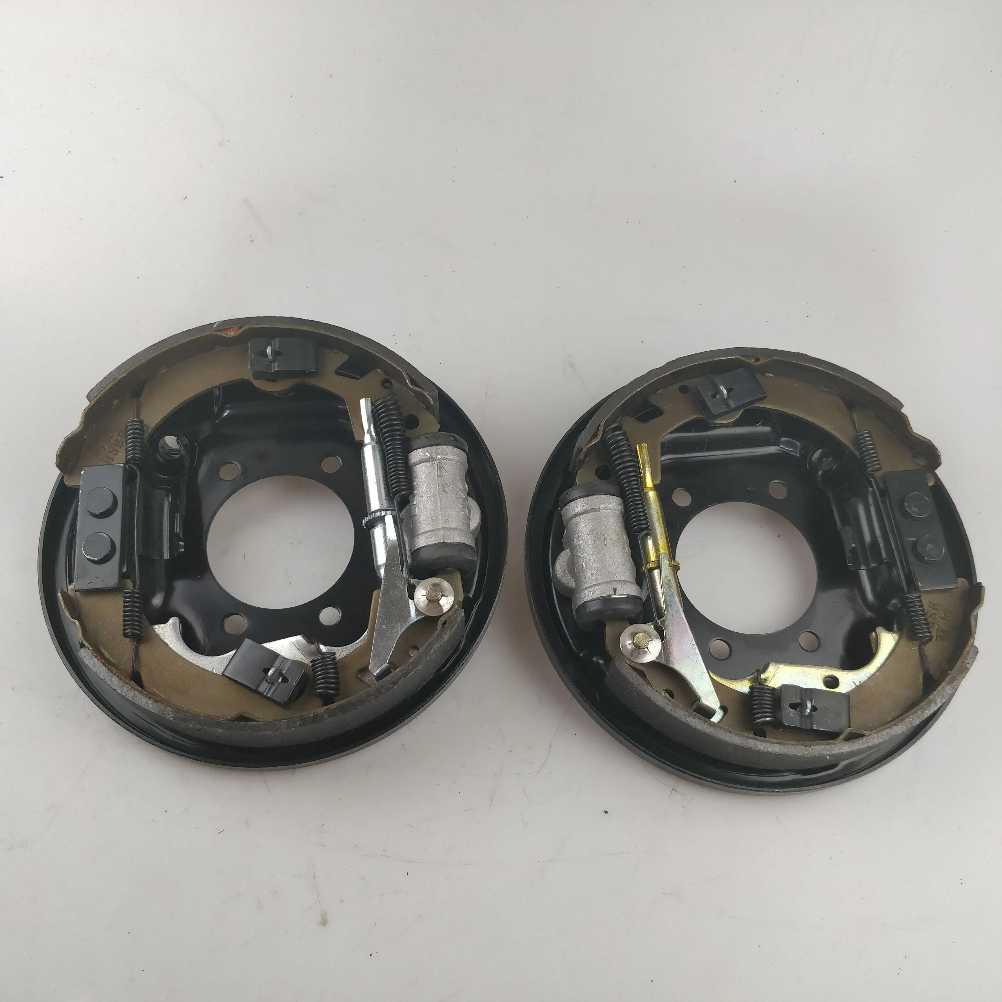 Аксессуары для четырехколесных гольф тележек применяются EZGO Brake электромобиля