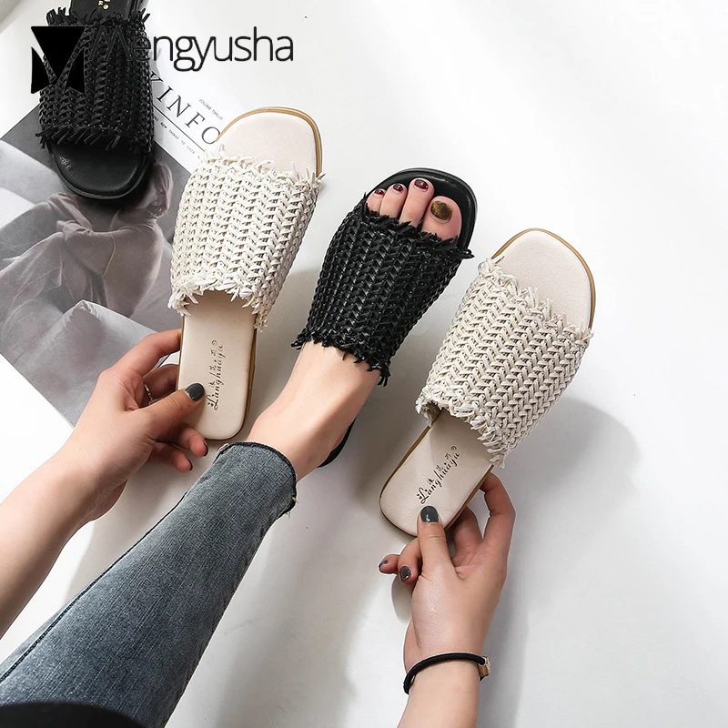 Сандалии женские плетеные на плоской подошве пляжные шлепанцы с перфорацией