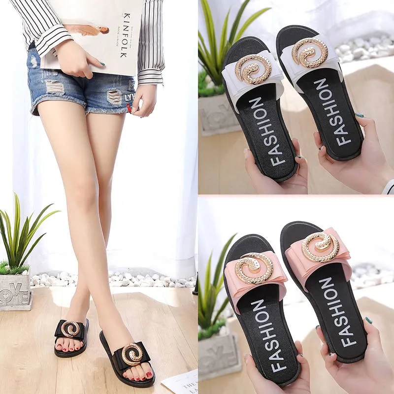 Летние женские шлепанцы с металлическим украшением сандалии на низком каблуке