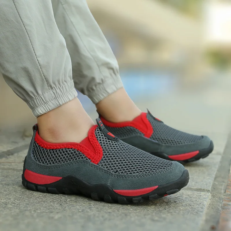 Легкая детская обувь для мальчиков на лето с дышащей сеткой модная повседневная