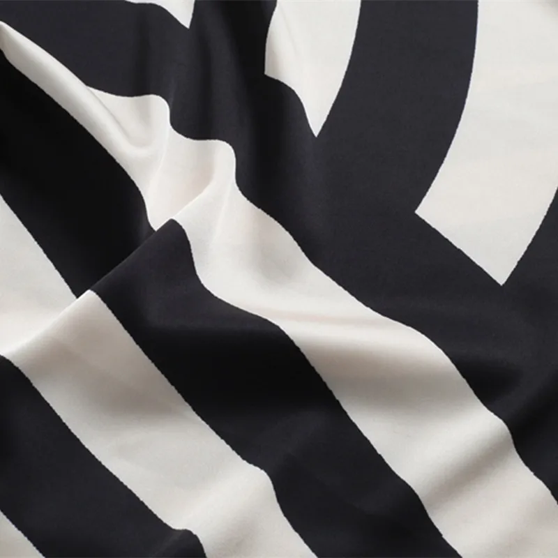 Женское винтажное платье с коротким рукавом свободное черно белое макси в