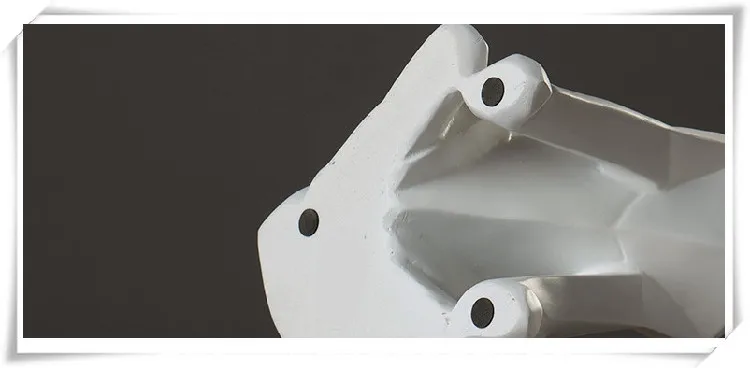 Простые белые абстрактные геометрические скульптуры лисы в скандинавском стиле