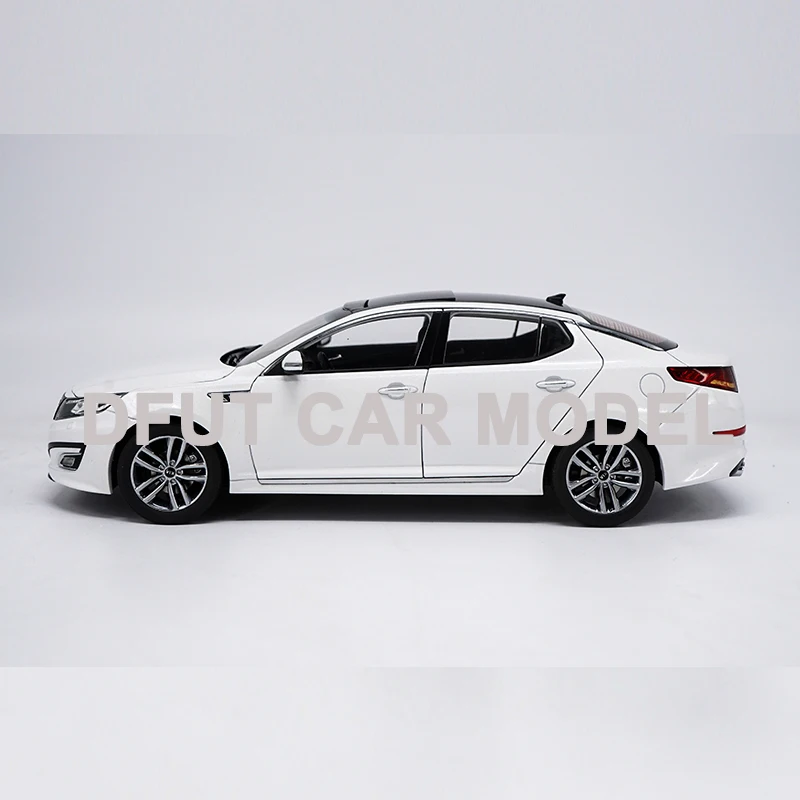 1:18 сплава игрушка модель гоночной машины KIA K5 детских игрушек автомобили авторизованный детские игрушки подарок