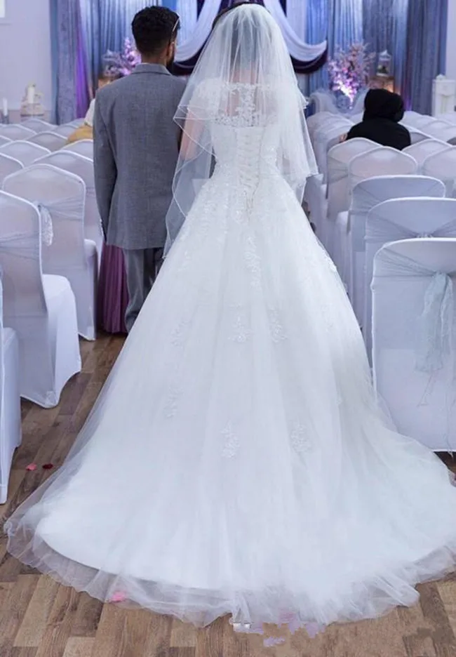 Сказочное свадебное платье в стиле кантри с блестящими стразами и кристаллами