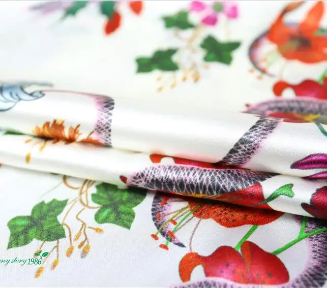 

Silk elastic segment Heavy stretch silk Snake pattern Clothing fabric Jungle snakes Wide 140com
