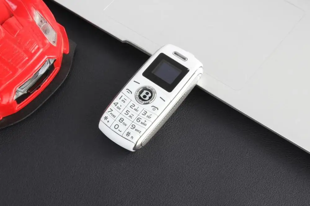 Карман мини-телефон ключи от машины Fsmart V8 маленький Bluetooth номеронабиратель MP3 волшебный голос Dual SIM карты супер маленький мобильный телефон - Цвет: White