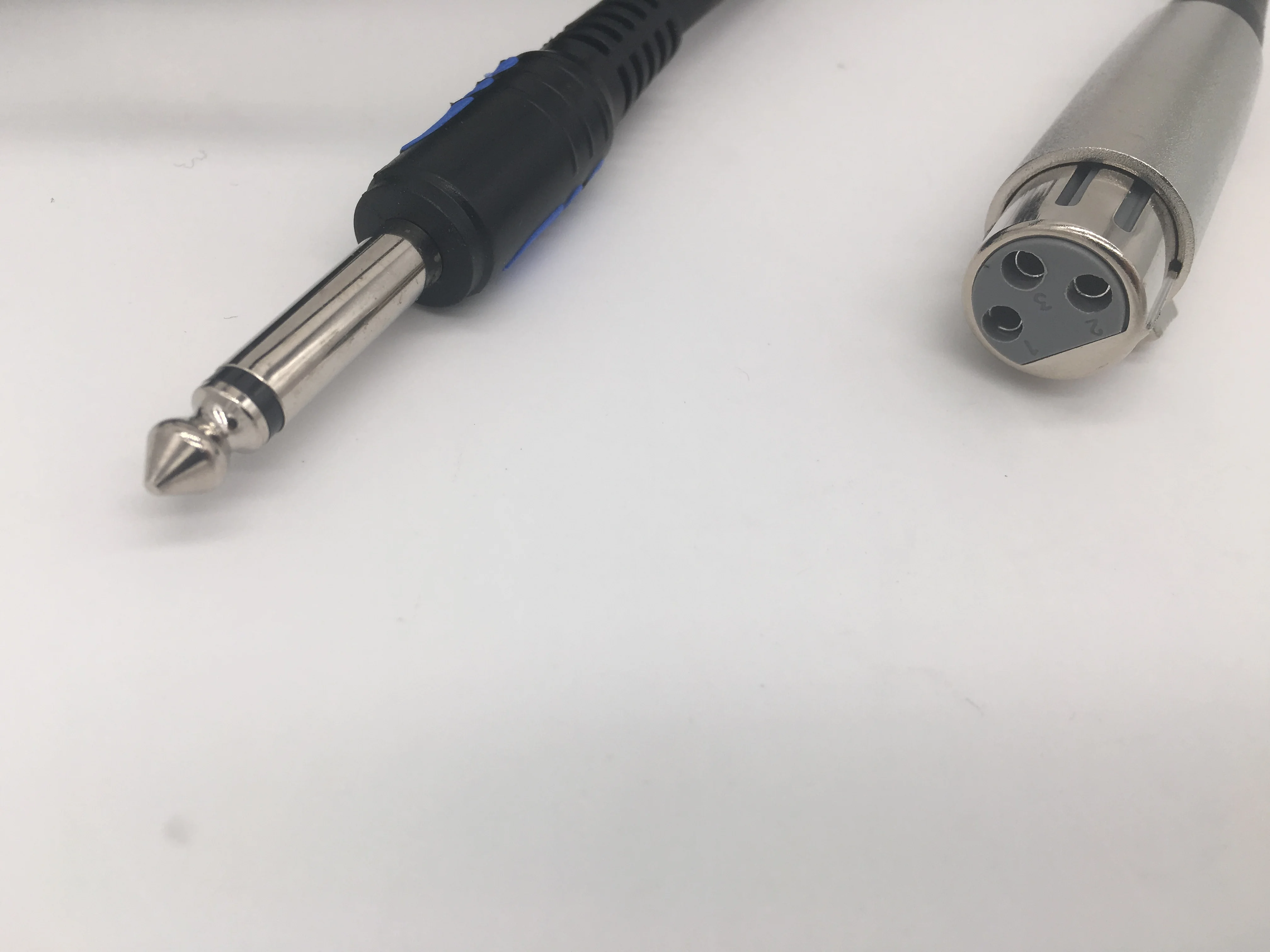 Профессиональный динамический ручной микрофон Samson R21S для караоке и записи