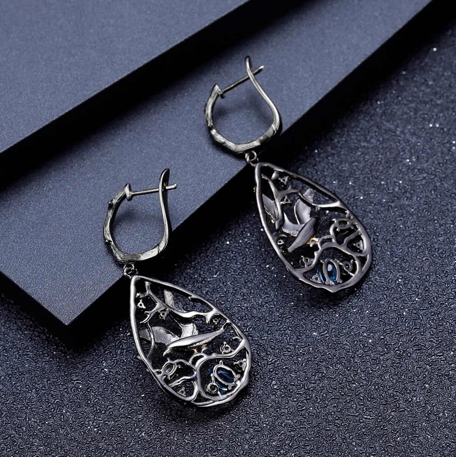 Серьги-подвески женские из серебра 925 пробы с натуральным голубым топазом |