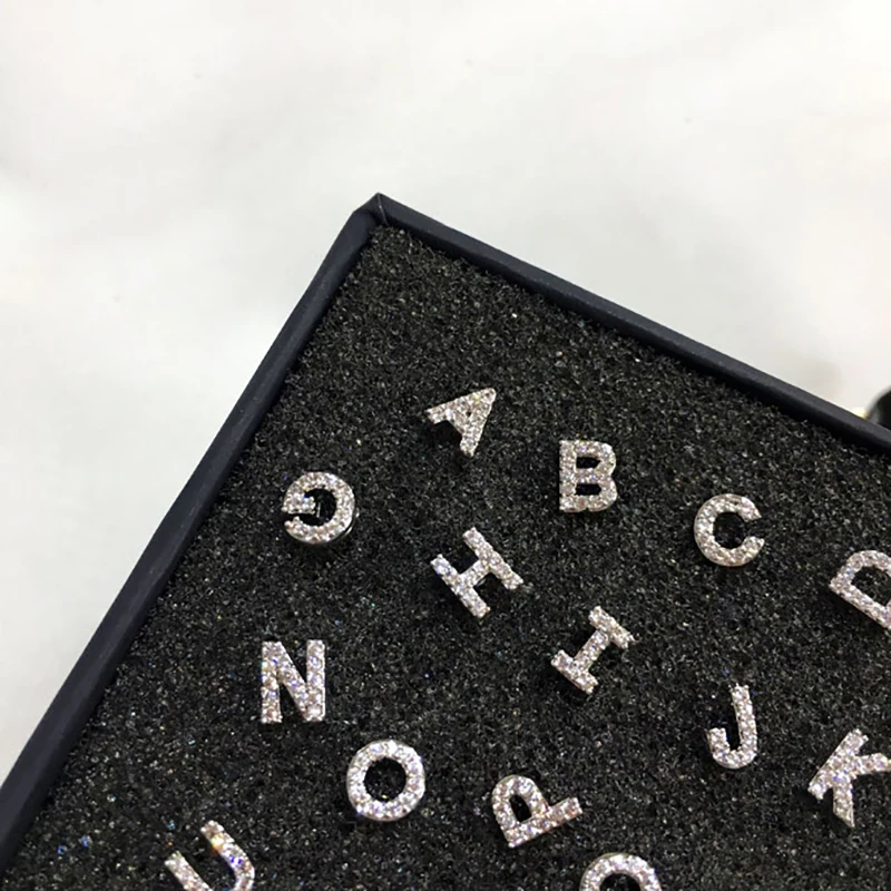 Женские серебряные серьги гвоздики с фианитом ModaOne 26 букв 925 пробы модные ювелирные изделия|Серьги-гвоздики|