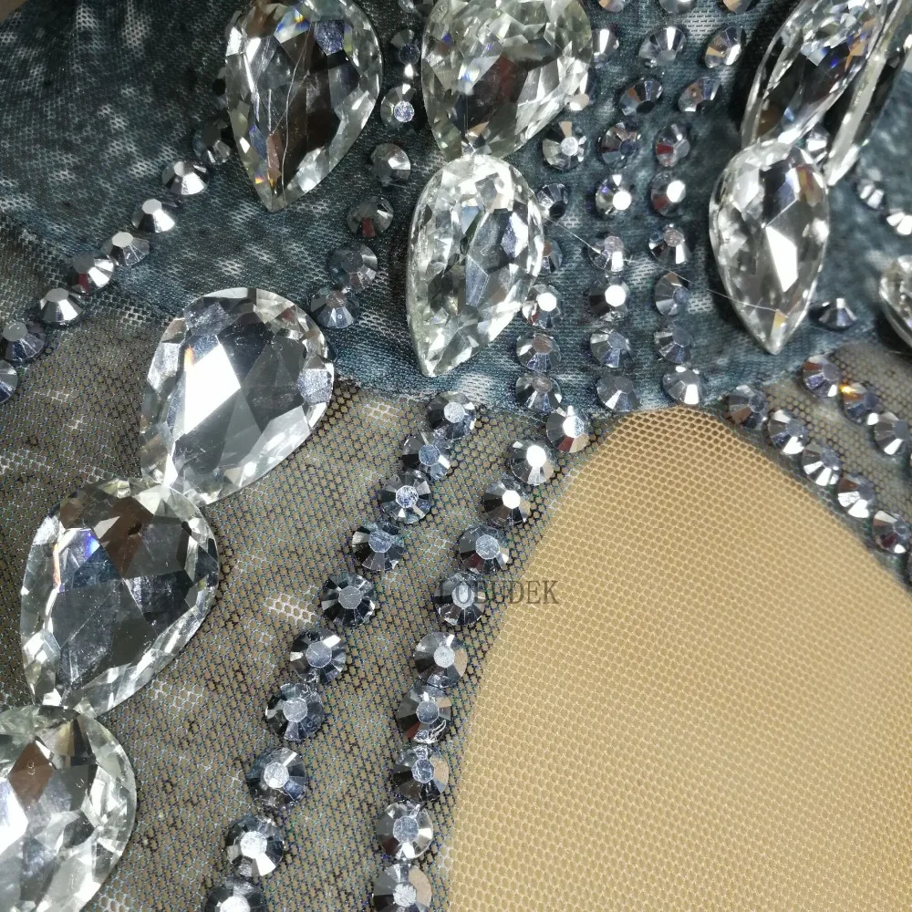 Сверкающее стекло со стразами платье с серебристыми и кисточками короткое для