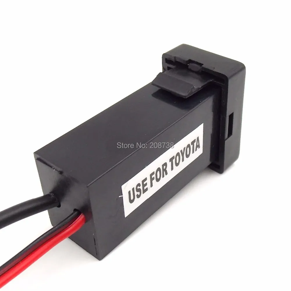 Автомобильное зарядное устройство с USB-портом 5V 2.1A и аудиовходом для TOYOTA Corolla Auris Avensis RAV4(6.8) on.