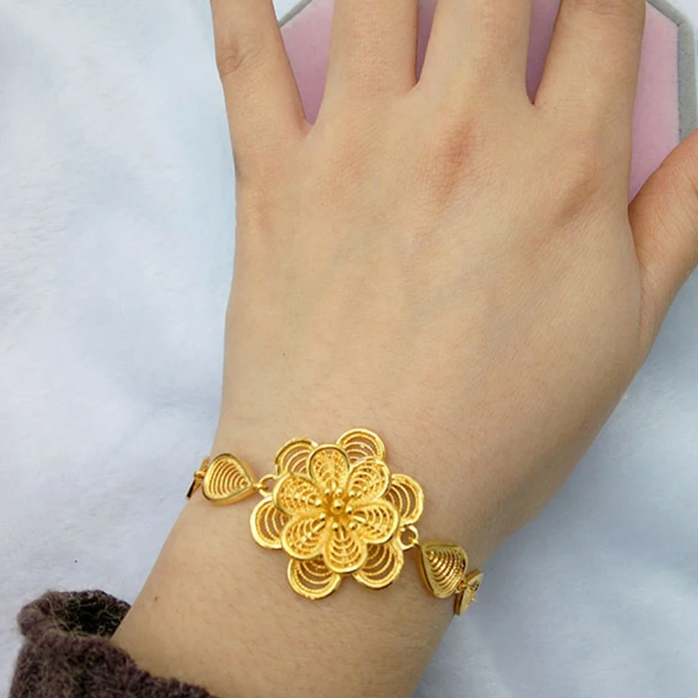 Филигранная цепочка на запястье с полыми золотыми цветами Женский однотонный