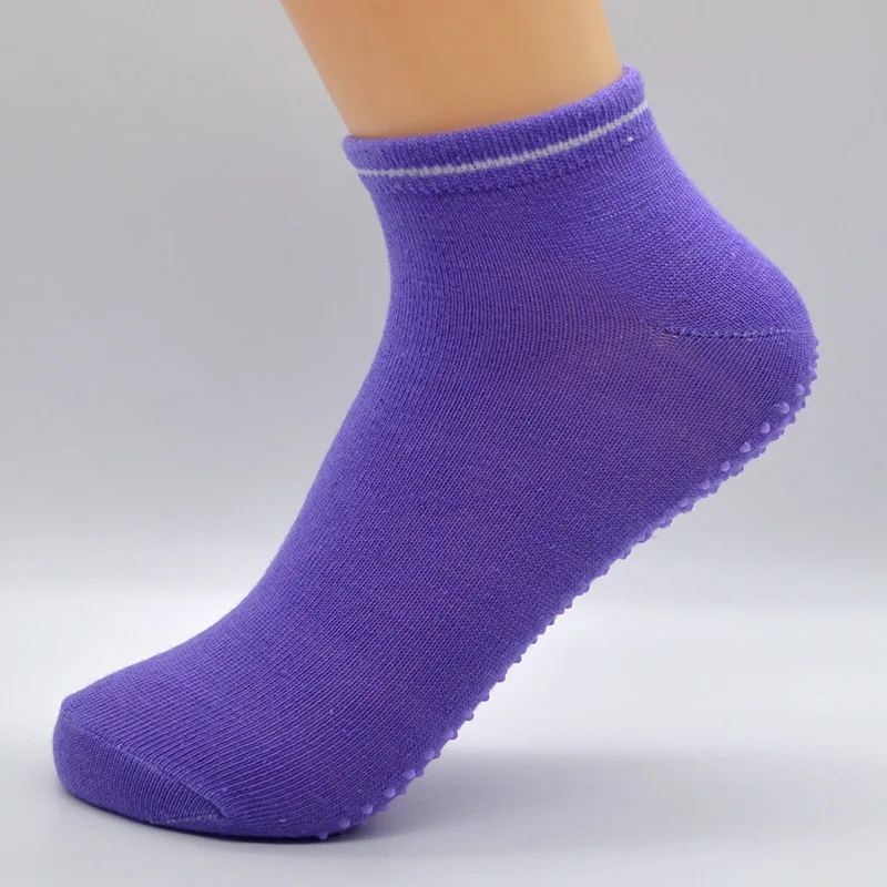 Purple 1 пара Карамельный цвет домашние тапочки Нескользящие Для женщин Носки для девочек полиэстер Kawaii милые модные Обувь для девочек короткие ботильоны следы - Цвет: Purple
