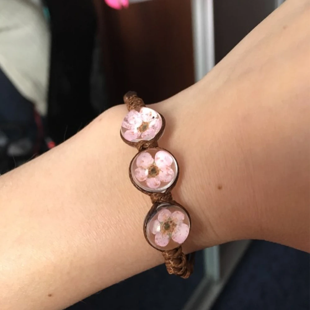 Оригинальный браслет в романтическом стиле с засушенными цветами вишни временем