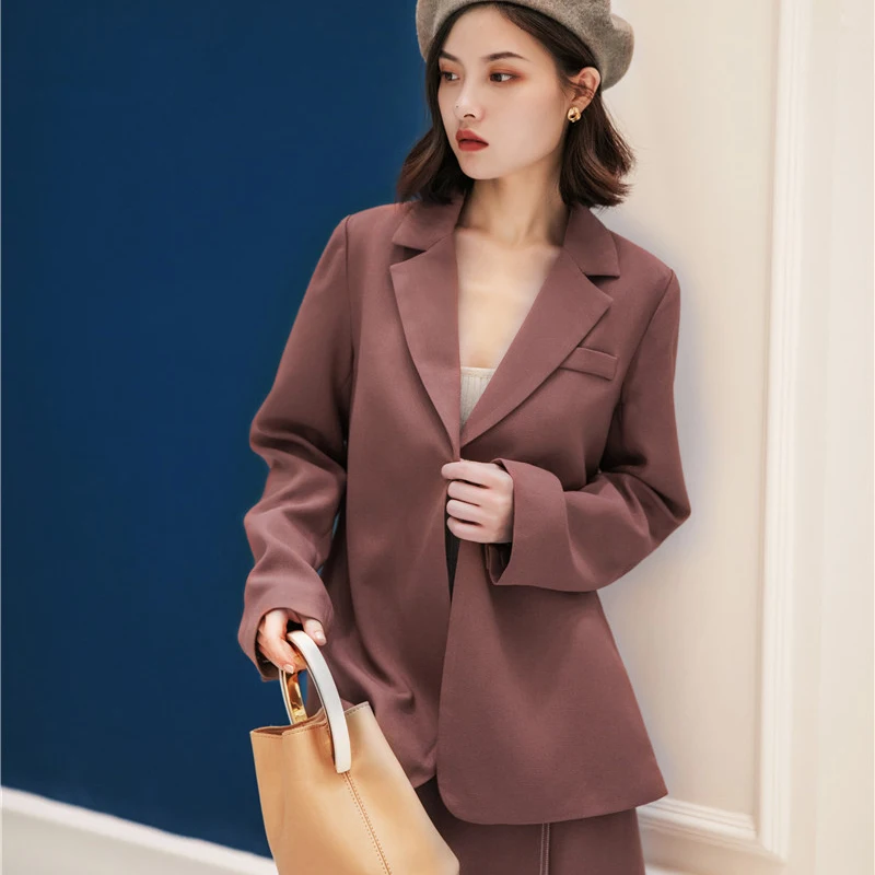 Осенний свободный женский костюм с юбкой блейзер на одной пуговице и Юбка До