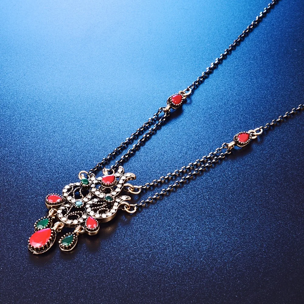 Женский комплект украшений в этническом стиле колье и серьги золотого цвета с