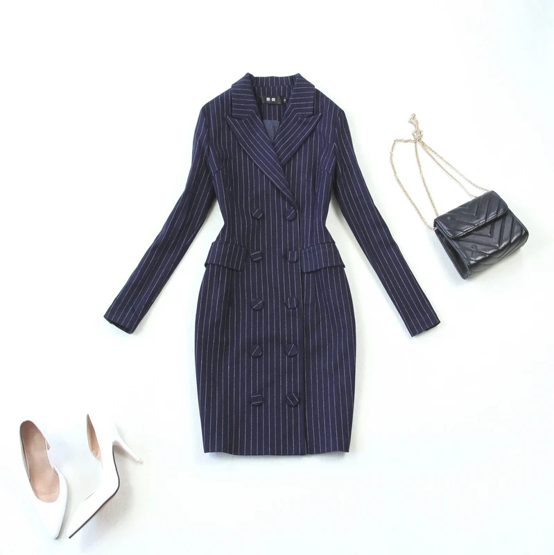 Женское длинное платье Vadim двубортное в полоску с воротником и имитацией