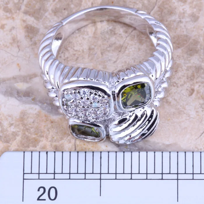 Женское кольцо с зеленым Перидотом необычное белым фианитом и посеребренным