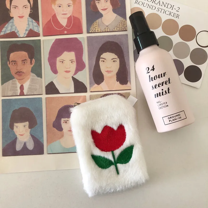 tulip red Модная сумка для наушников с вышитыми цветами, плюшевый Кошелек для монет на молнии, мини-кошелек для наушников, сумки для ключей в форме помады, корейский стиль - Цвет: tulip red