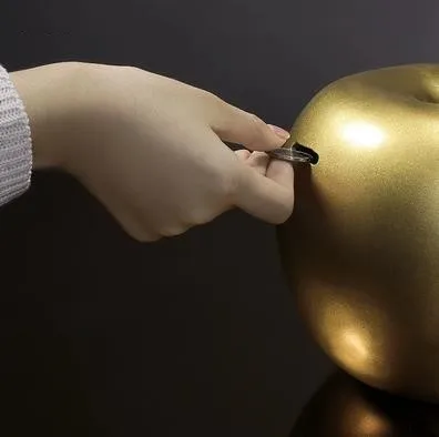 

Modern creative apple crafts ornaments, Christmas Eve gifts, desktop decorations, can also be used as a piggy bank