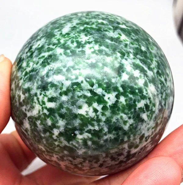 

300-350 grams of natural quartz crystal lichen green ball home decorative furnishings
