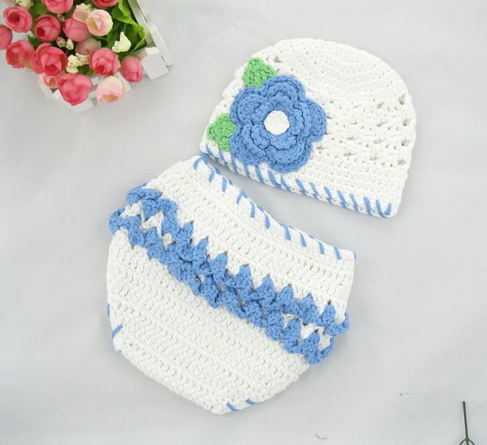 Бесплатная доставка вязанная крючком шапочка с голубыми цветами для маленьких