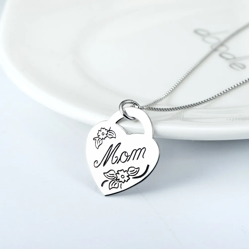 Оптовая продажа женских аксессуаров: укороченное серебряное ожерелье 925 пробы.