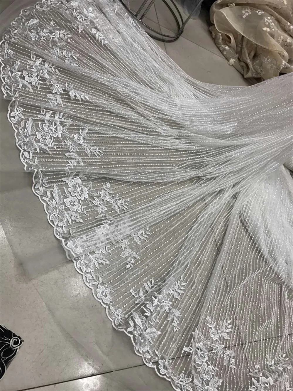 Тяжелая вышитая бисером кружевная ткань шнура для свадебного платья нигерийское