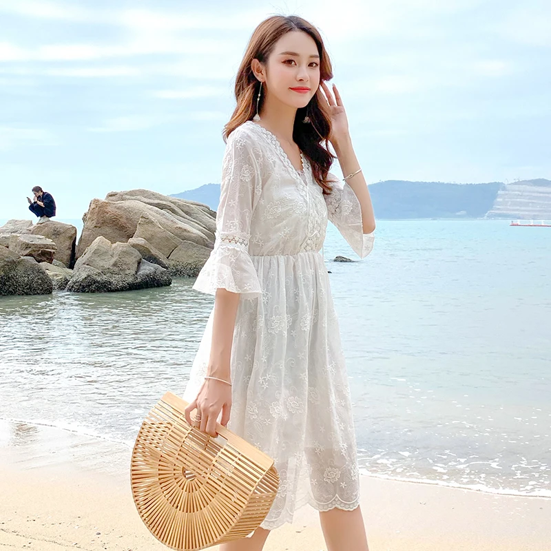 Фото Женское шифоновое платье белое кружевное в Корейском стиле с v - купить