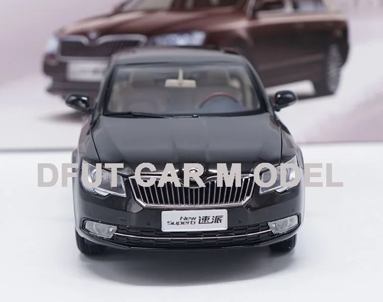 Игрушечный автомобиль из 1:18 сплава, новая превосходная модель автомобиля, детские игрушечные машинки, оригинальные авторизованные Аутентичные детские игрушки