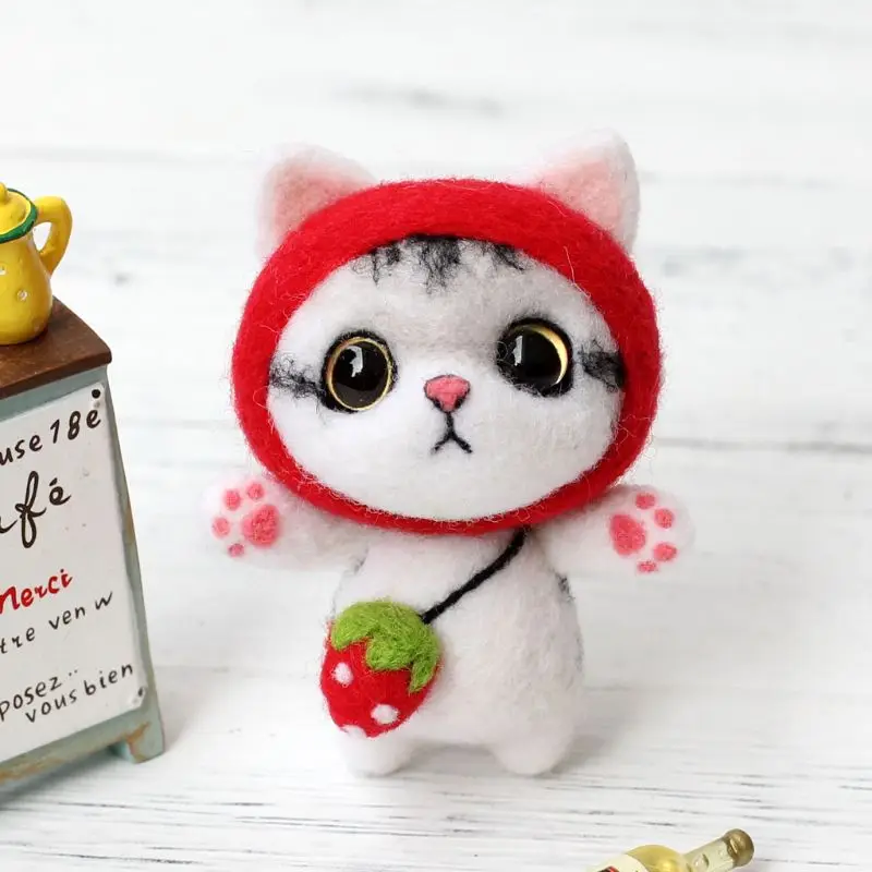 Кошка кукла с клубничкой, шерсть, войлок, сделай сам, не готовая, набор, набор для рукоделия, игла, материал, сумка