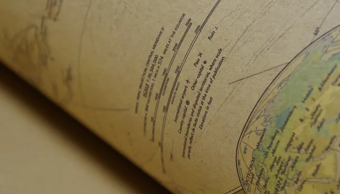 Классическая винтажная декоративная крафт бумага в стиле ретро с изображением