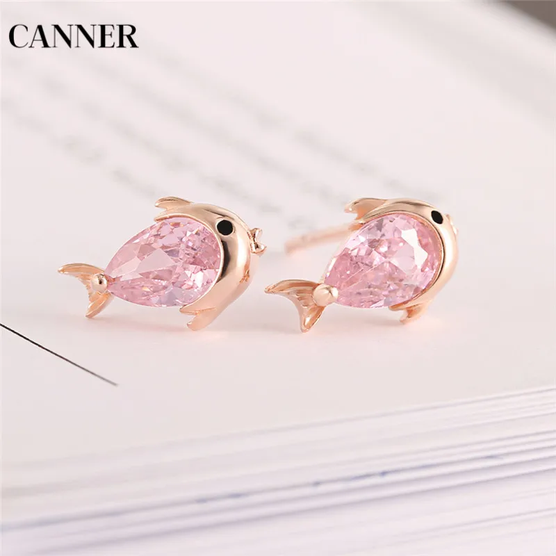 Маленькие серьги-гвоздики с розовыми кристаллами в виде рыбок свадебные