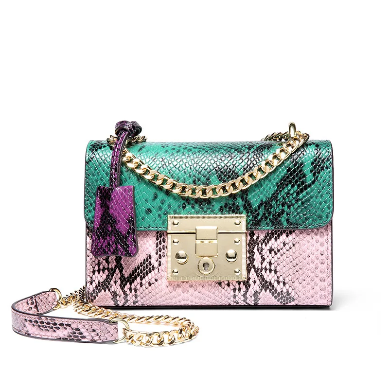 Женская сумка мессенджер из коровьей кожи с узором под змеиную кожу весна лето