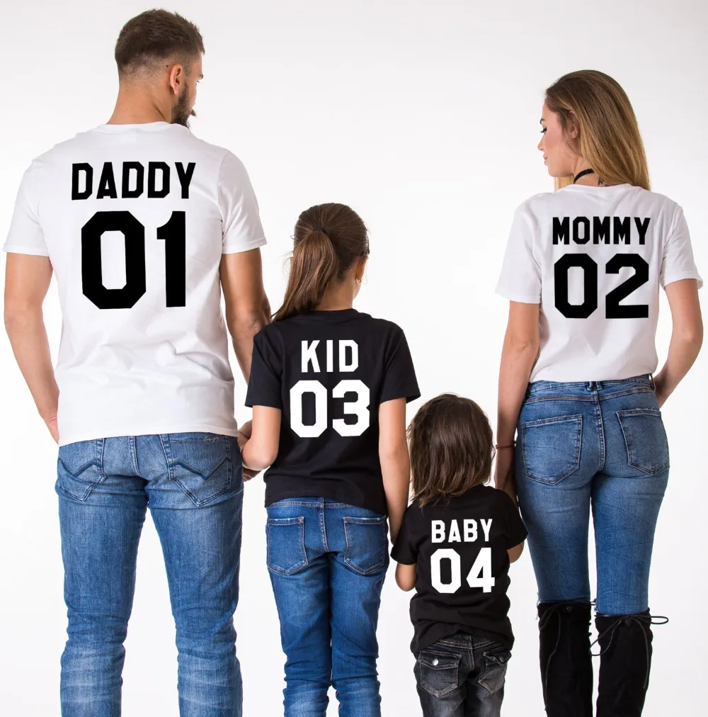 Новые Семейные одинаковые наряды футболка с коротким рукавом DADDY01 MOMMY02 KID03 BABY04