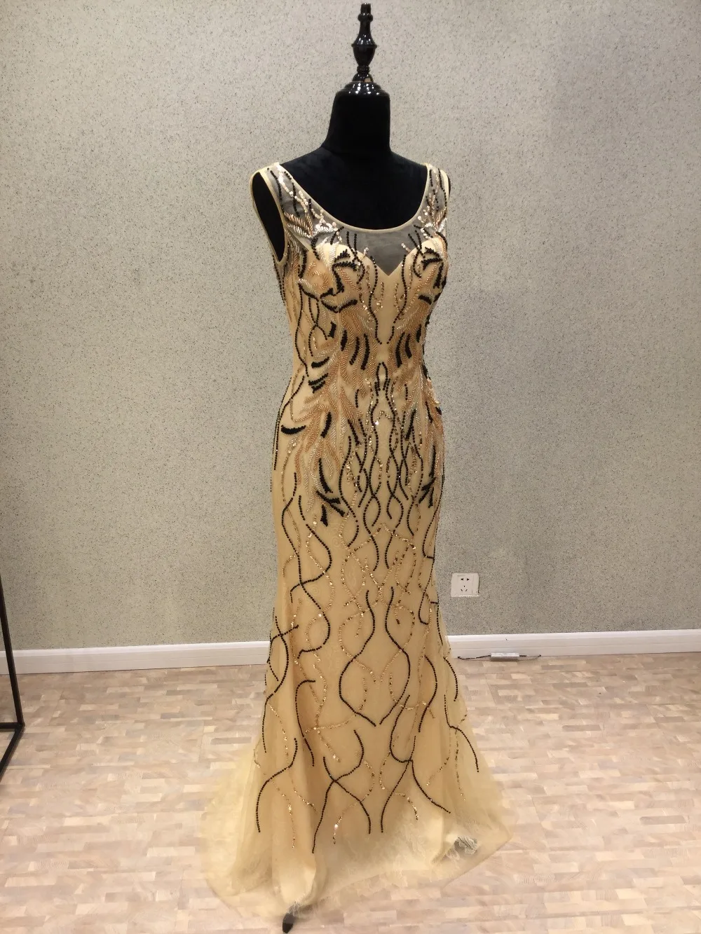 New Amazing 2020 Prom Dresses Scoop Sleeveless Vestido de festa Floor Length Beaded Tulle Mermaid Long Evening Dress