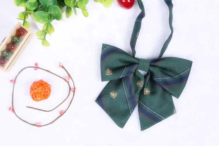 Дворец Корона полосатым узором в британском стиле японской школьницы JK форма