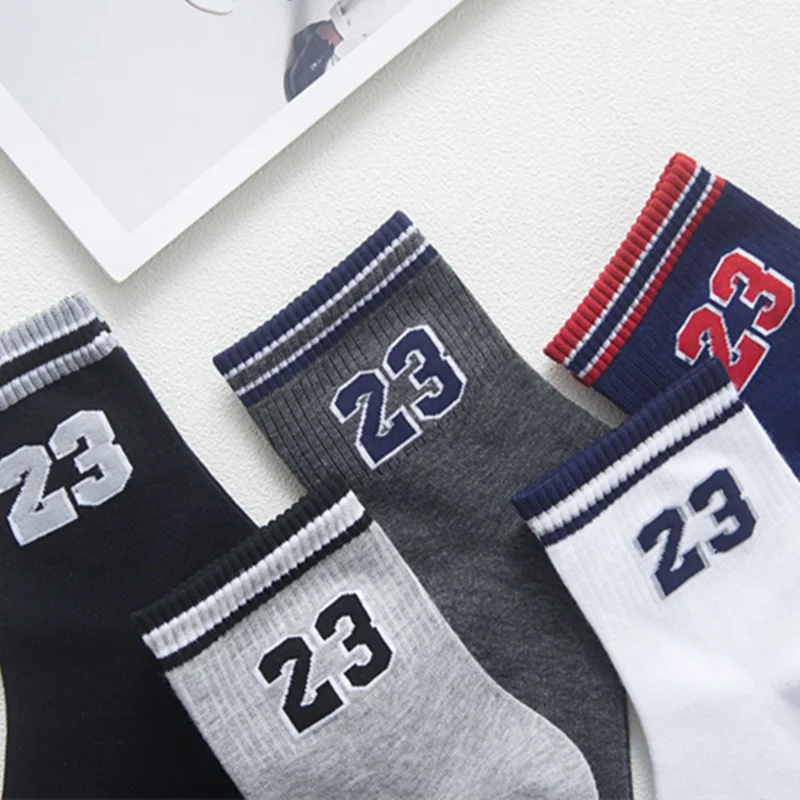 

2019 New 1 pair of men's 23 Mid stockings Cotton socks Sports break sweat-absorbent breathable men's socks Multicolor